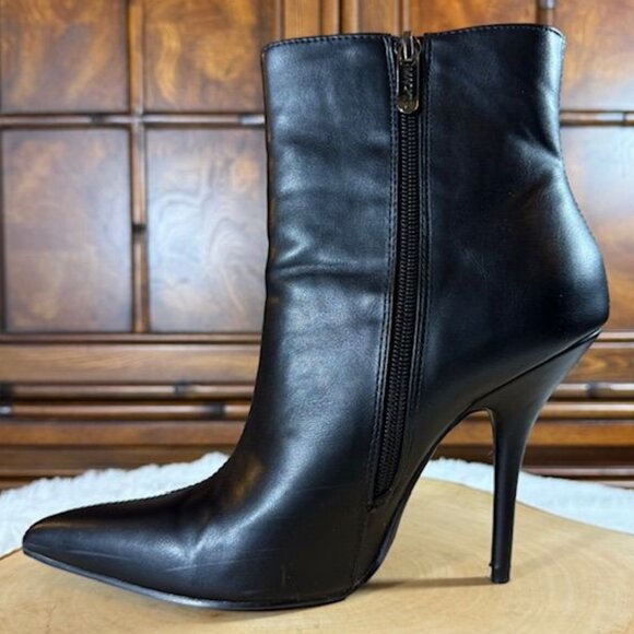 Mackin J Black Faux Leather Pointed Toe Center Stitch Seam Side Zip Heel Bootie - Picture 5 of 13